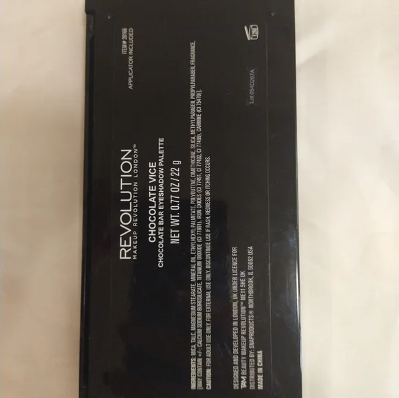 Revolution Chocolate Vice bar eyeshadow palette - Picture 3 of 3